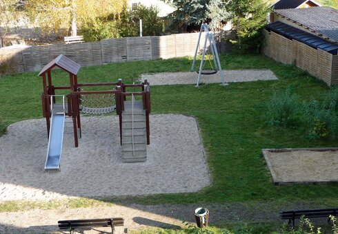 Spielplatz am Haus
