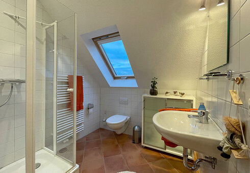 Bad mit Dusche / WC