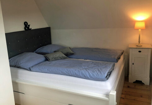 Schlafzimmer 2