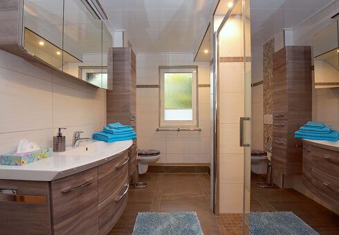 Bad mit Dusche / WC