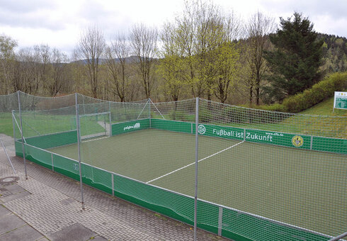 Fußballplatz neben der Pension