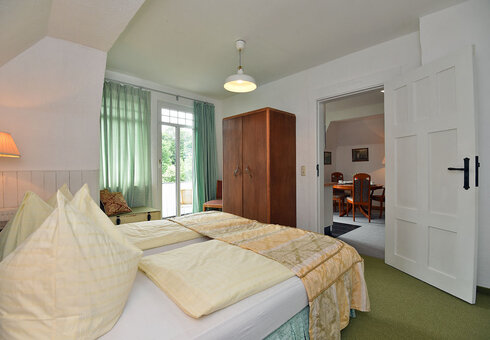 Schlafzimmer mit Doppelbett