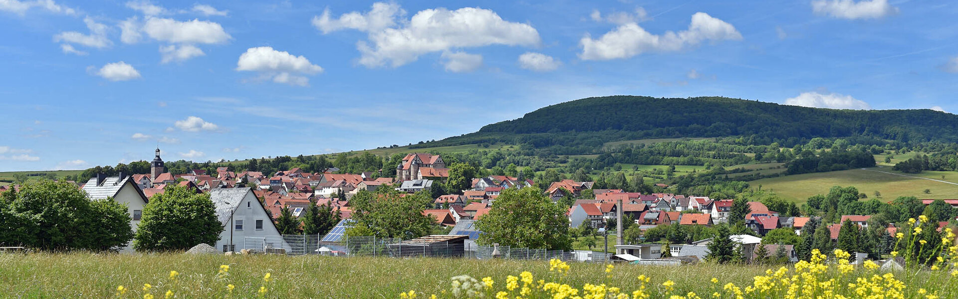 Kühndorf mit Johanniterburg und Berg Dolmar
