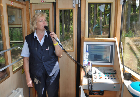 Erläuterungen während der Bahnfahrt