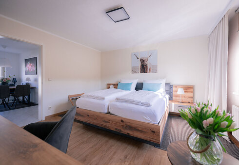 Schlafzimmer mit Doppelbett