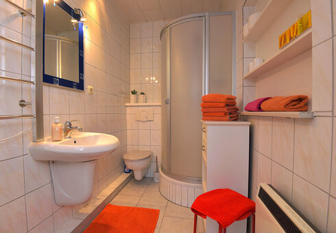 Bad mit Dusche/WC