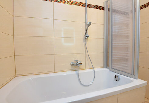 Bad mit Badewanne