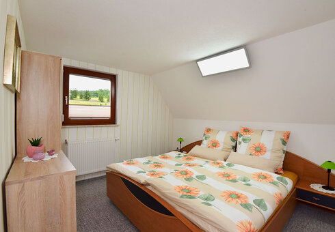 Schlafzimmer 1