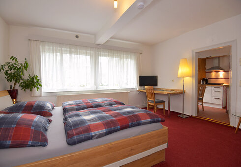 Schlafzimmer mit Doppelbett