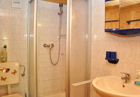 Bad mit Dusche / WC