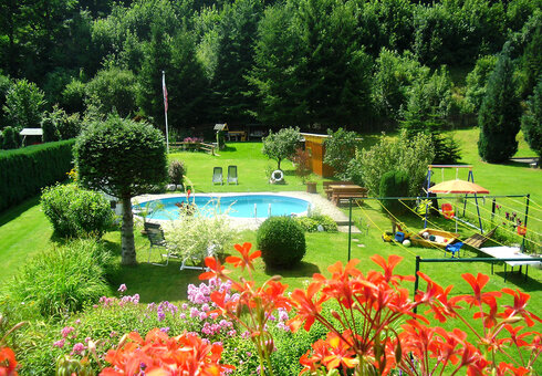 Garten mit Pool