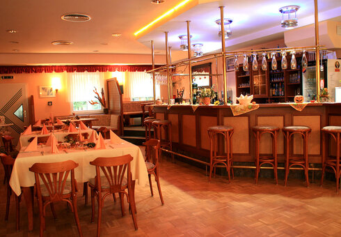 Restaurant mit Bar