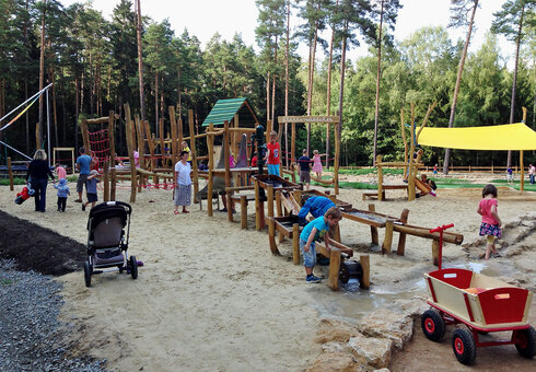 Kletterwäldchen / Kletterspielplatz