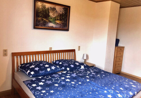 Blick in ein Schlafzimmer