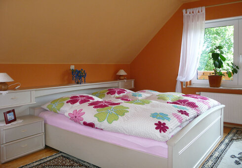 Schlafzimmer 1