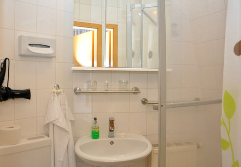 Bad mit Dusche/WC