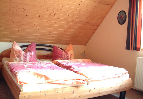 Blick in ein Schlafzimmer