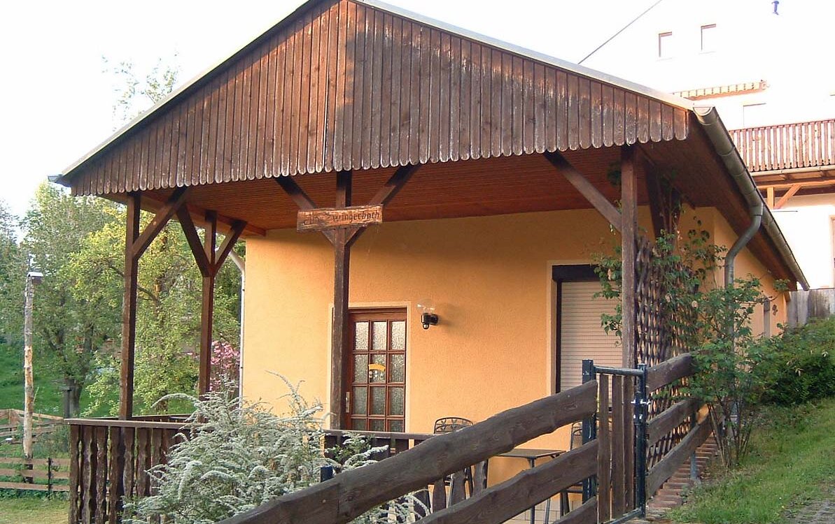 Bungalow-am-Zwingerbach-Saalburg-panorama