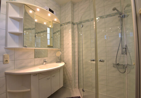 Bad mit Dusche / WC