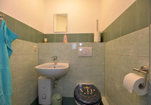 separates WC
