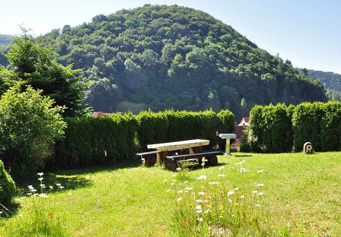 Liegewiese mit Bergblick