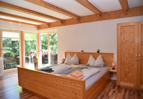 Schlafbereich mit Doppelbett