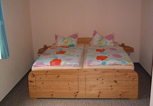 Schlafzimmer 1