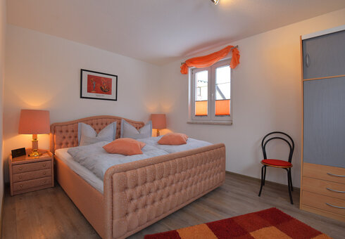Schlafzimmer mit Doppelbett