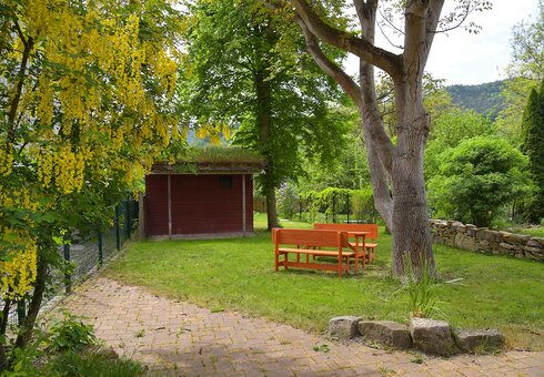 Gartenidylle mit Liegewiese