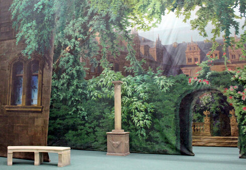 Gartenszene im Aufbau (© Foto: Manfred Koch)