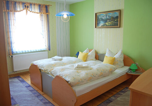Blick in ein Schlafzimmer