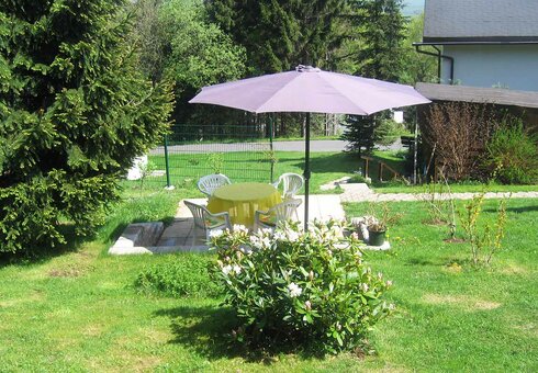 Garten mit Terrasse und Liegewiese