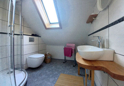 Bad mit Dusche / WC