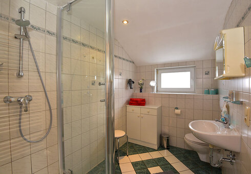 Bad mit Dusche / WC