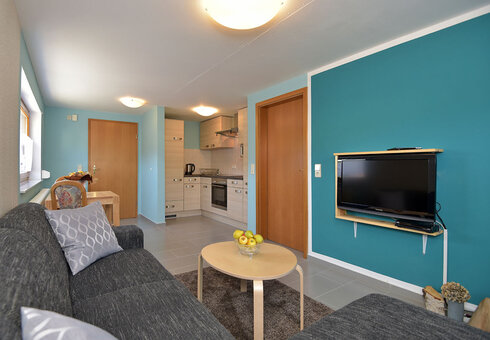 Wohn-Ess-Zimmer mit Couch