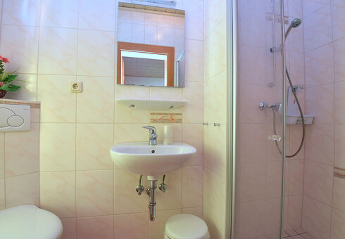 Bad mit Dusche / WC