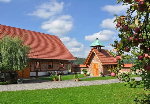 Scheune und kleine Kapelle