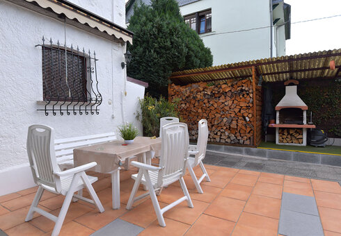 Terrasse hinter dem Haus
