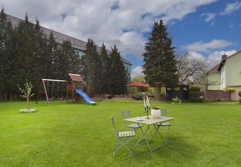 Liegewiese inkl. Spielplatz