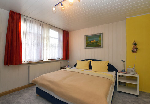 Schlafzimmer mit Doppelbett