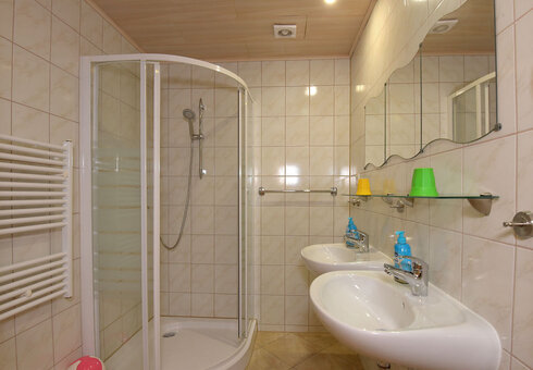 Blick in ein Appartement (Badezimmer)