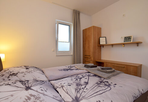 Schlafzimmer mit Doppelbett