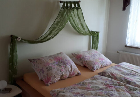 Schlafzimmer 1