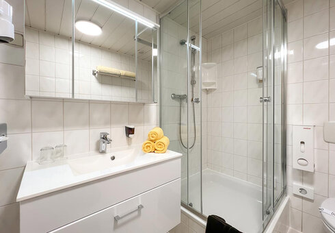 Beispiel Familienzimmer Bad