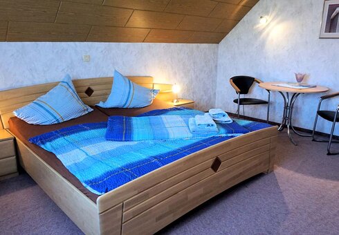 Blick in ein Schlafzimmer