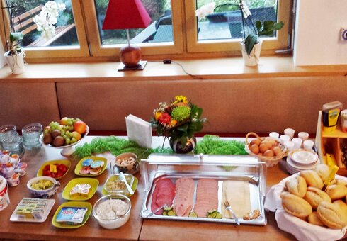 reichhaltiges Frühstücksbuffet