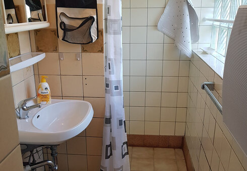Bad mit Dusche/WC
