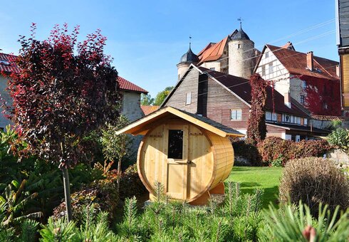 Sauna-Fass im Garten