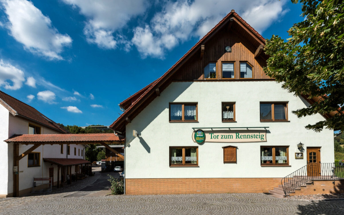 Pension-Tor-zum-Rennsteig-Hoerschel-panorama2