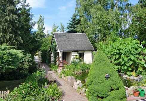 Garten mit Gartenhäuschen